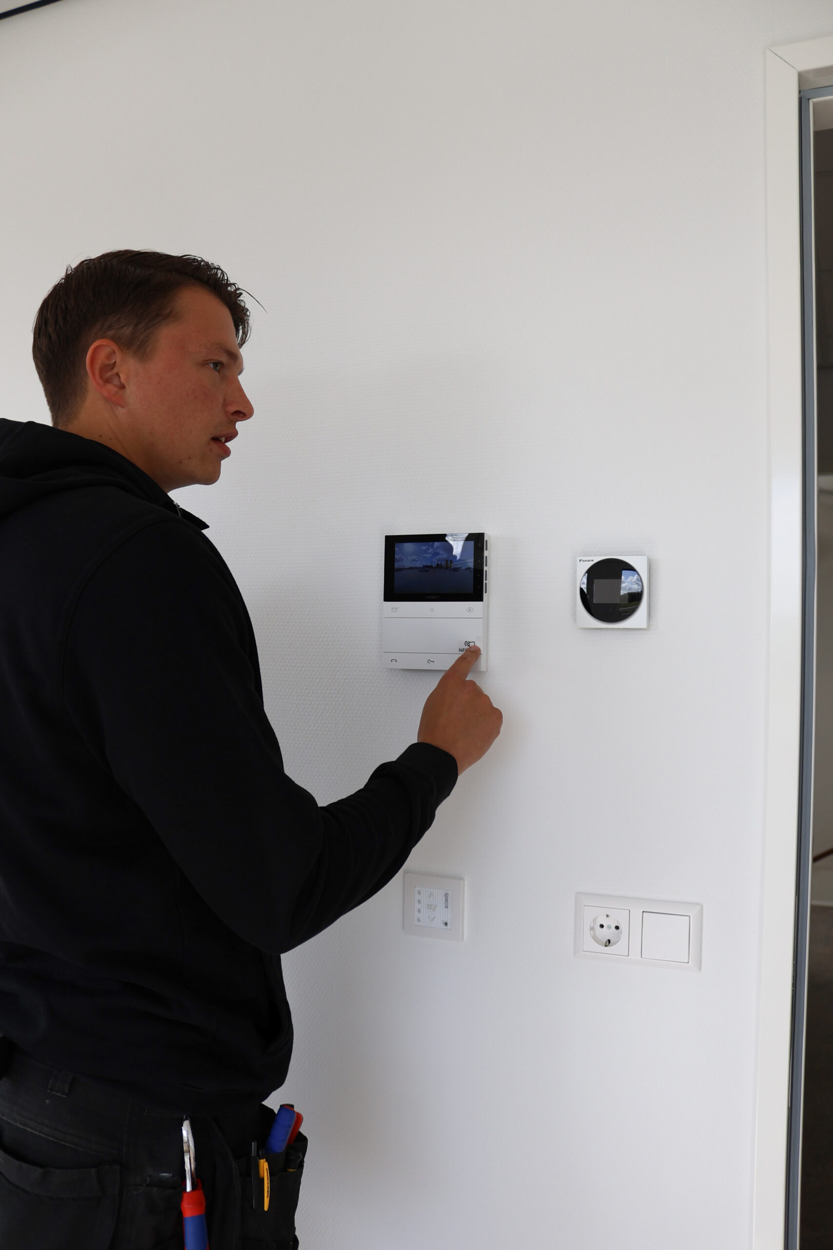 Medewerker Pardus Security stelt de toegangscontrole in